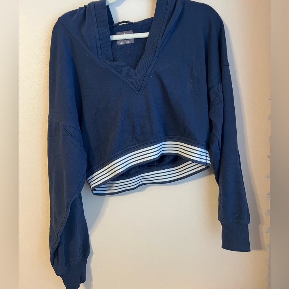 cropped blue hooded sweatshirt